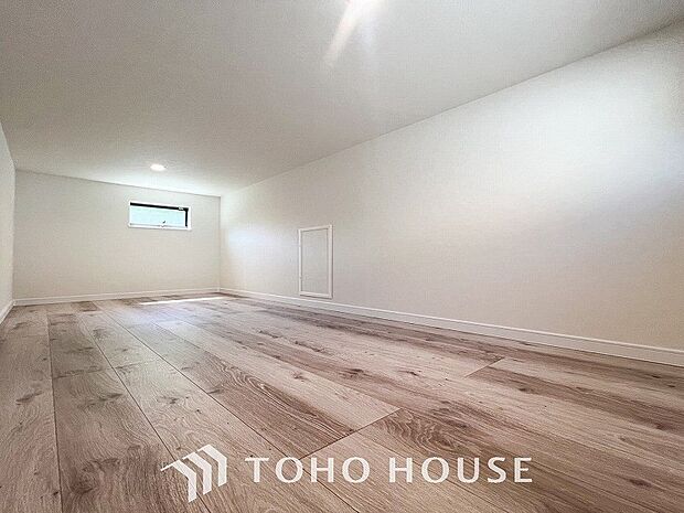 広々したロフトは多目的に使える便利な空間。