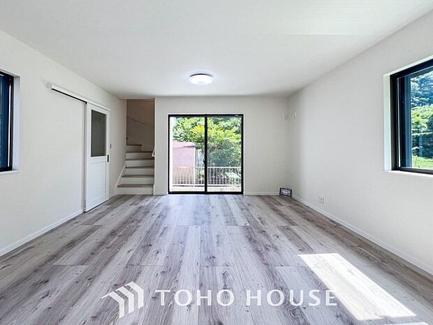 開放感あるリビングダイニング。ご家族とのんびりしたひと時を過ごせますね。