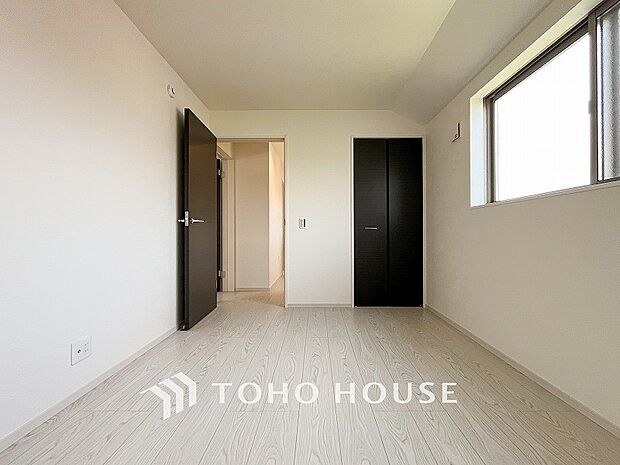 採光もアクセントの一つとして。プライベートルームにはやさしい光が射し込んでいます。