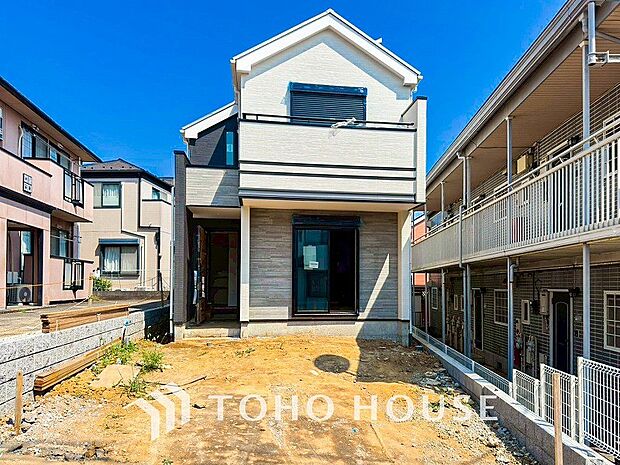 清潔感溢れる玄関がお出迎えする本邸宅の物語は、ここから始まる日常を期待させます。