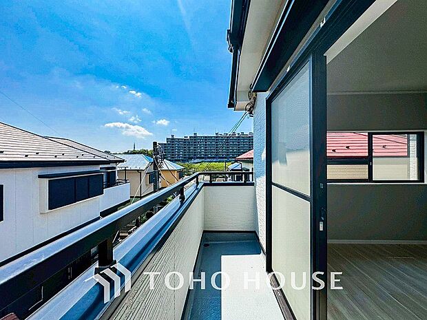 お部屋にも爽やかな風と暖かく柔らかな日差しが差し込み、毎日の暮らしを豊かに彩ります。