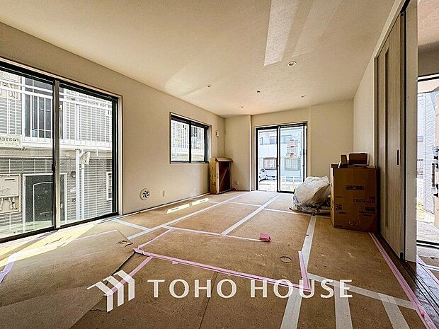 光と風があふれる開放的なリビングダイニングには自然と家族みんなが集まってきます。