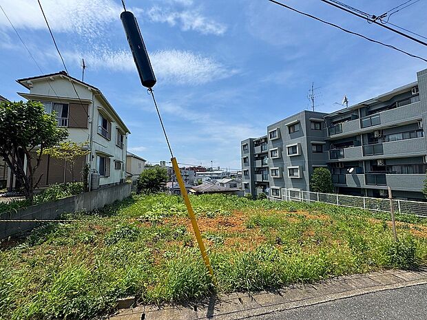 閑静な住宅街の陽当りに恵まれた土地で寛ぎに満ちた生活を。