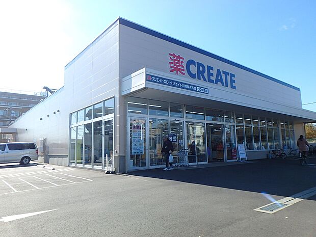 お薬や日用品はもちろん、食品・生鮮食品・酒などをお手ごろ価格で取り揃えています。