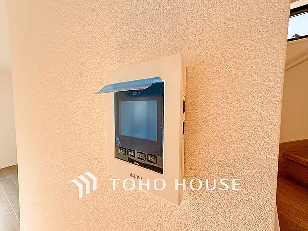 誰が来てもわかる様にモニター付きインターホンを設置。快適と安らぎを合わせた優しい設計。