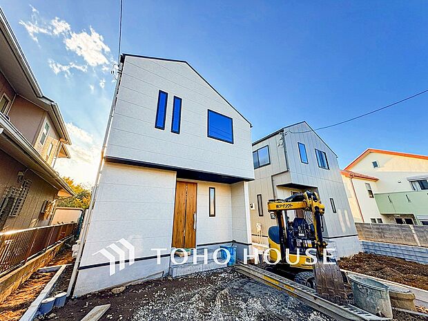 爽やかな青空の下に贅沢なほどに降り注ぐ陽光、豊かな居住性と、クオリティが見事に調和した住空間。