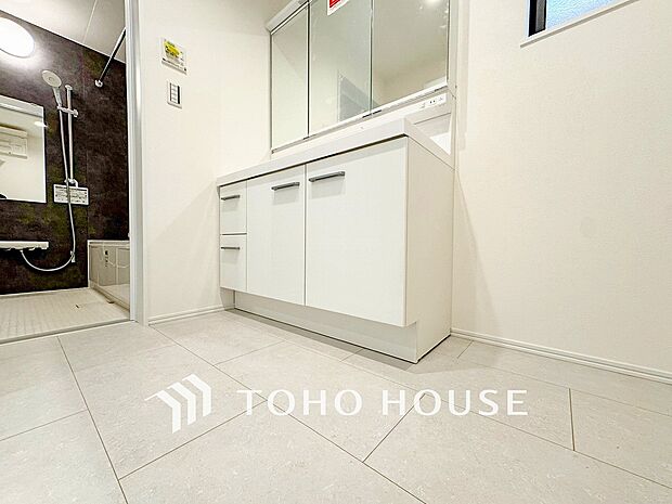 清潔感のあるプライベート空間は、身だしなみチェックや肌のお手入れに最適です。