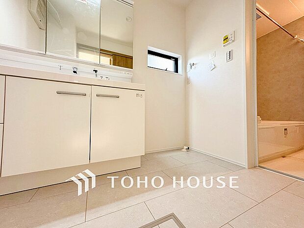 清潔感のあるプライベート空間は、身だしなみチェックや肌のお手入れに最適です。