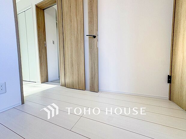 やわらかな陽射しがふりそそぎ、ゆったりした時間が流れる室内。