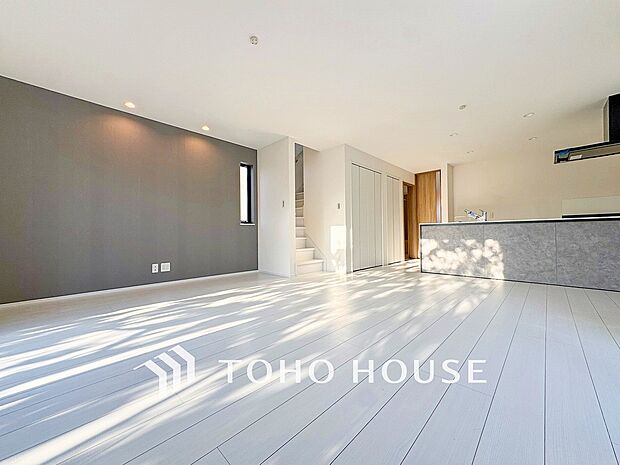 開放感あるリビングダイニング。ご家族とのんびりしたひと時を過ごせますね。