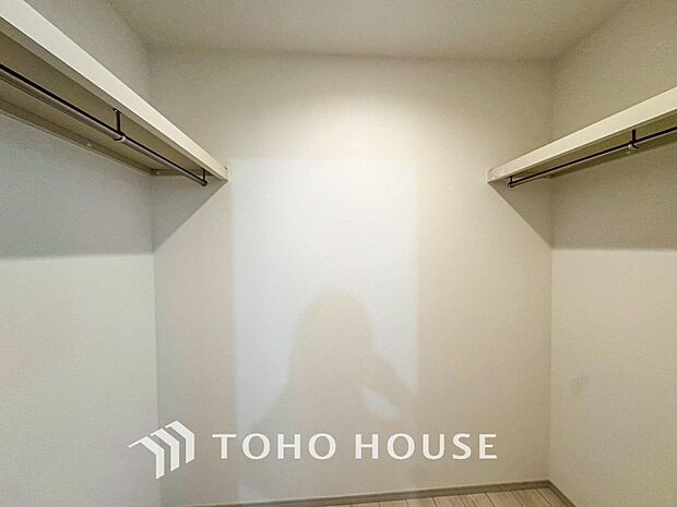 ウォークインクロゼットのある住まいで居住スペースを広く使えます。