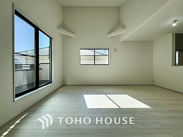 開放感あるリビングダイニング。ご家族とのんびりしたひと時を過ごせますね。