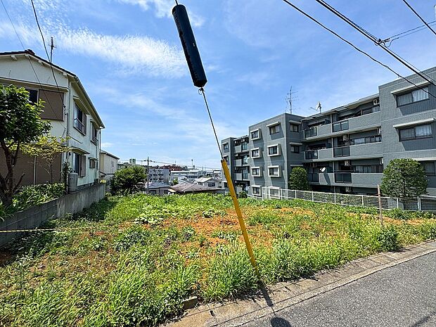 閑静な住宅街の一角、ひと時のくつろぎが生まれ、ゆっくりと愛着が育まれていきます。