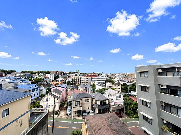開放的で気持ちの良い眺望と青い空を満喫できます。