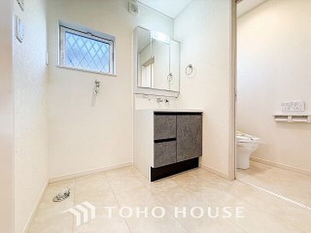 清潔感のあるプライベート空間は、身だしなみチェックや肌のお手入れに最適です。