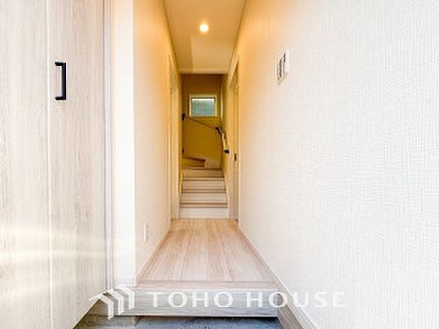 やわらかな陽射しがふりそそぎ、ゆったりした時間が流れる室内。