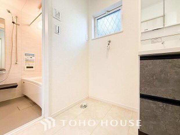 清潔感のあるカラーで統一されたランドリースペース。気持ちの良い空間で家事もはかどります。