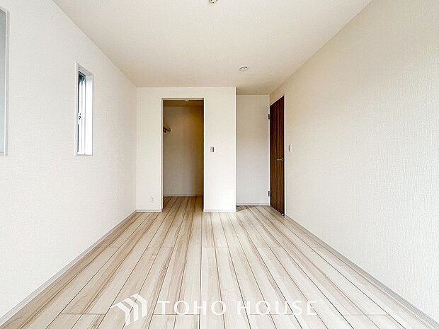 1日の疲れを癒し、心地よく寛げるようゆったりとした広さを確保しています。