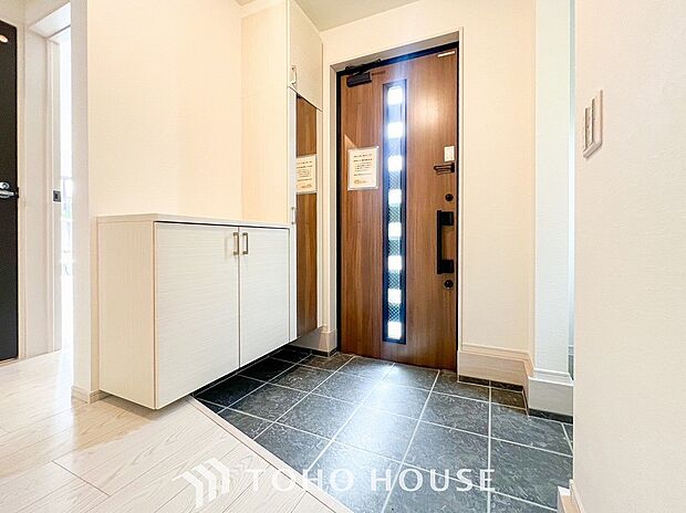 居住者の帰り、訪れる方を優しく迎えてくれる玄関です。