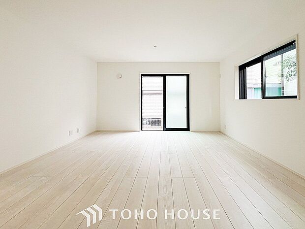 太陽の恵みを一気に受けた明るくお住まい。吹きぬける風を感じながら爽やかで風通しの良い暮らし。