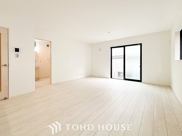 落ち着いた雰囲気に包まれた伸びやかな空間で、ゆったりと家族団らんの時間を過ごせます。