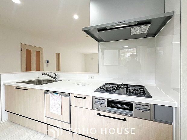 対面キッチンでリビングのご家族と会話を楽しみながらお料理できます。