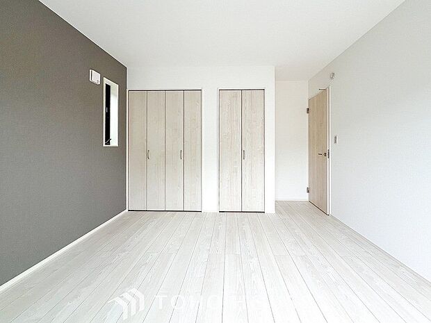 一日の疲れをいやしてくれる主寝室。自分時間を快適に過ごすプライベートルーム。