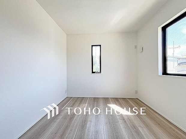 採光もアクセントの一つとして。プライベートルームにはやさしい光が射し込んでいます。