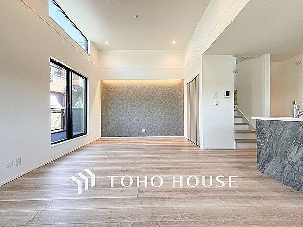 忙しい朝でも、しっかり家族が揃って食事をして頂けるゆとりある大きさのダイニングスペース。