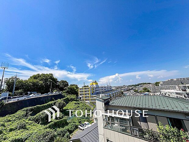 開放的で気持ちの良い眺望と青い空を満喫できます。