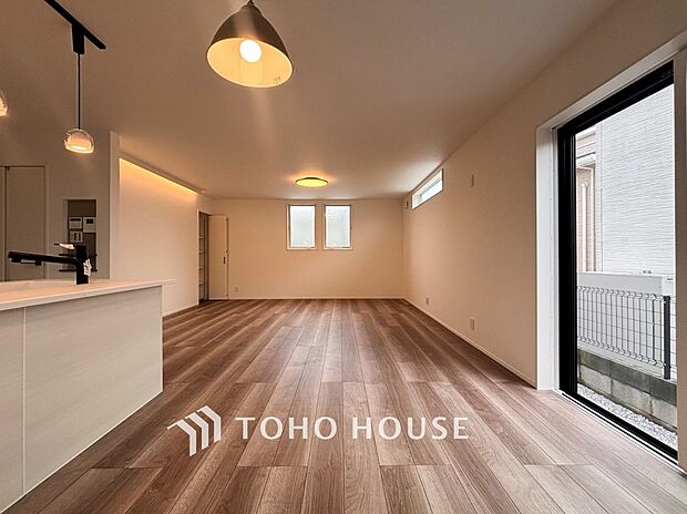 落ち着いた雰囲気に包まれた伸びやかな空間で、ゆったりと家族団らんの時間を過ごせます。