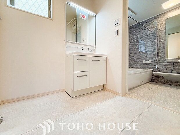 清潔感のあるプライベート空間は、身だしなみチェックや肌のお手入れに最適です。