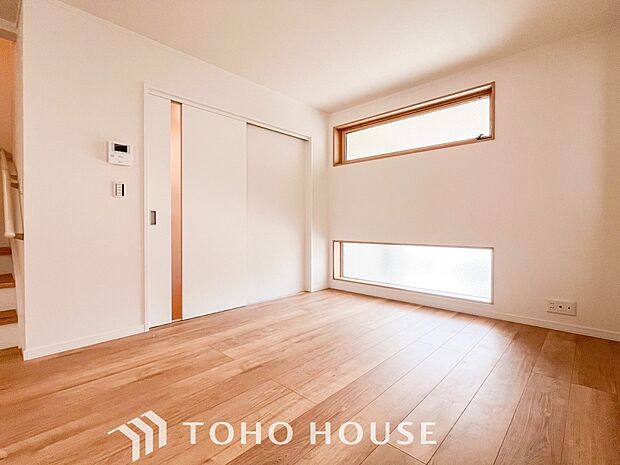 落ち着いた色調のリビングは家族団欒の憩いの場所です。