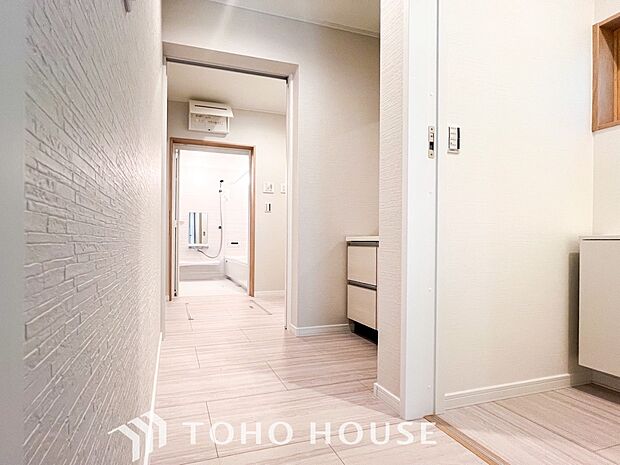 清潔感のあるプライベート空間は、身だしなみチェックや肌のお手入れに最適です。