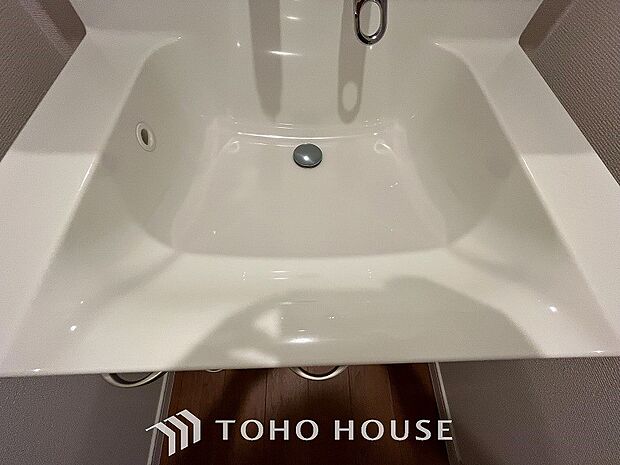 洗面台・洗面所パウダールームはナチュラルな雰囲気で清潔な印象。