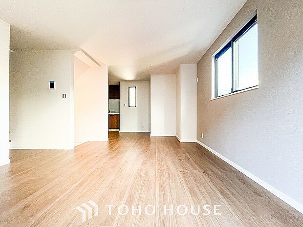 光と風があふれる開放的なリビングダイニングには自然と家族みんなが集まってきます。