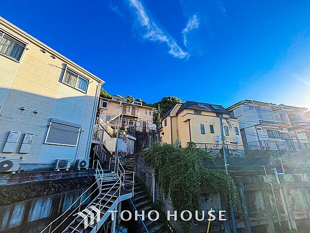 豊かな眺望にふさわしい空間には、通風・採光にも優れ、心地よい光と風があふれています。