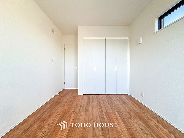 一日の疲れをいやしてくれる主寝室。自分時間を快適に過ごすプライベートルーム。