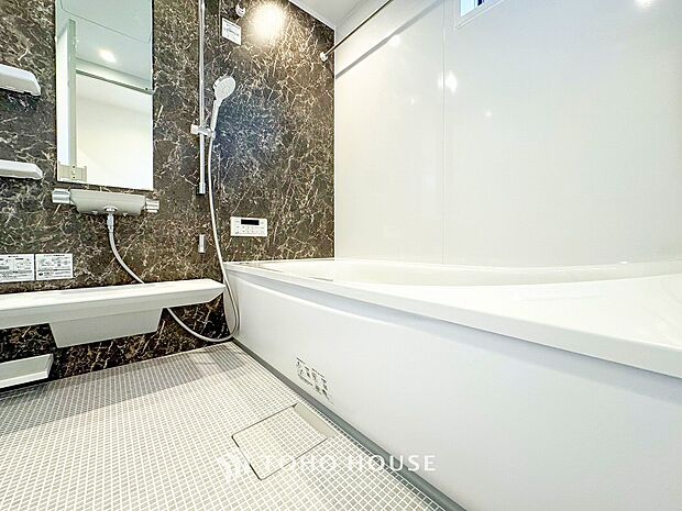 一日の疲れが癒される優雅なバスタイムを堪能できるゆとりあるバスルームです。