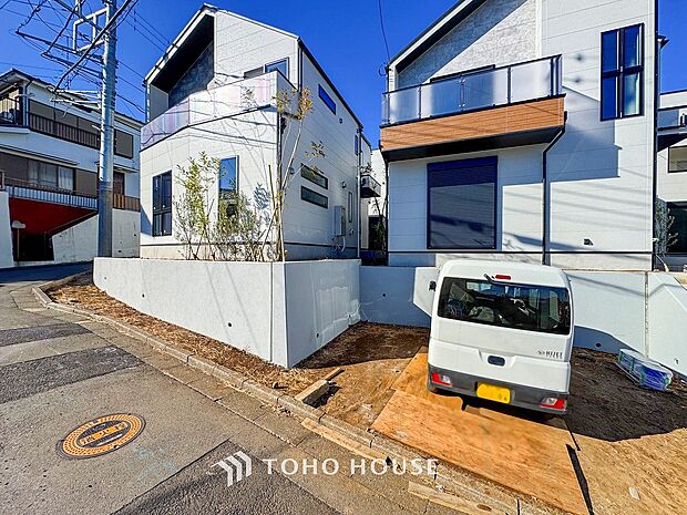 閑静な住宅街の一角、ひと時のくつろぎが生まれ、ゆっくりと愛着が育まれていきます。