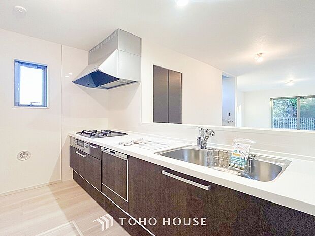 リビング全体が見渡せる配置がされ、ご家族との会話を楽しみながらお料理できます。