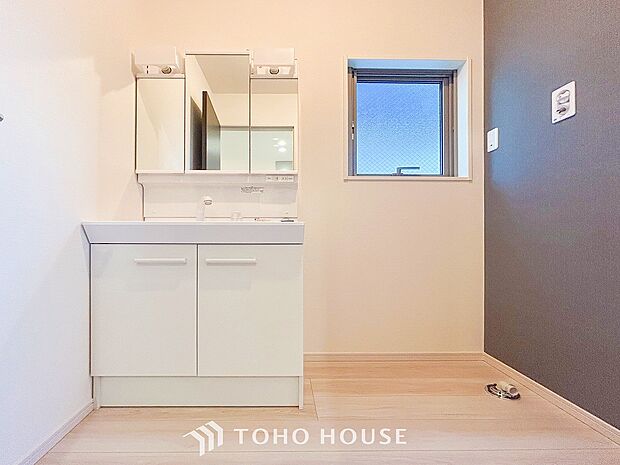 清潔感のあるプライベート空間は、身だしなみチェックや肌のお手入れに最適です。