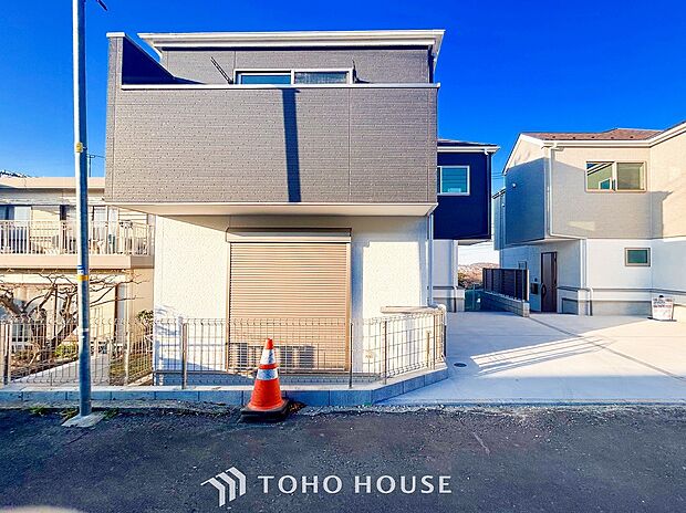 表現された空間は豊かな光と風を纏い、暮らしの時間を豊かにしてくれます。