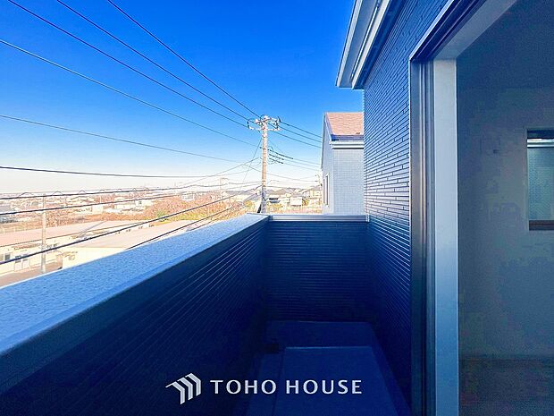 お部屋にも爽やかな風と暖かく柔らかな日差しが差し込み、毎日の暮らしを豊かに彩ります。