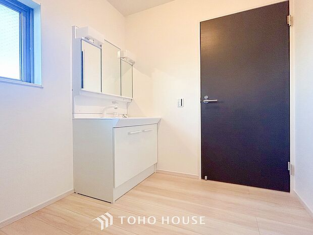 清潔感のあるプライベート空間は、身だしなみチェックや肌のお手入れに最適です。