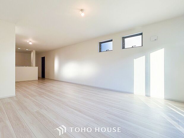 光と風があふれる開放的なリビングダイニングには自然と家族みんなが集まってきます。