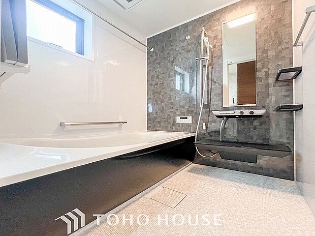 一日の疲れが癒される優雅なバスタイムを堪能できるゆとりあるバスルームです。