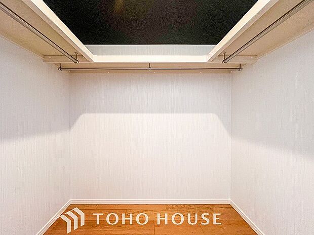 衣類だけでなく大きな荷物も収納でき、お部屋がすっきりします。