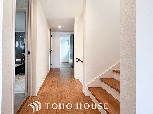 やわらかな陽射しがふりそそぎ、ゆったりした時間が流れる室内。