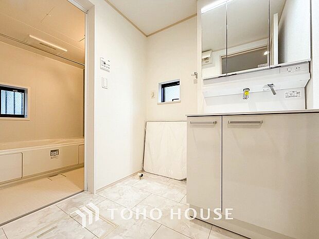 清潔感のあるプライベート空間は、身だしなみチェックや肌のお手入れに最適です。